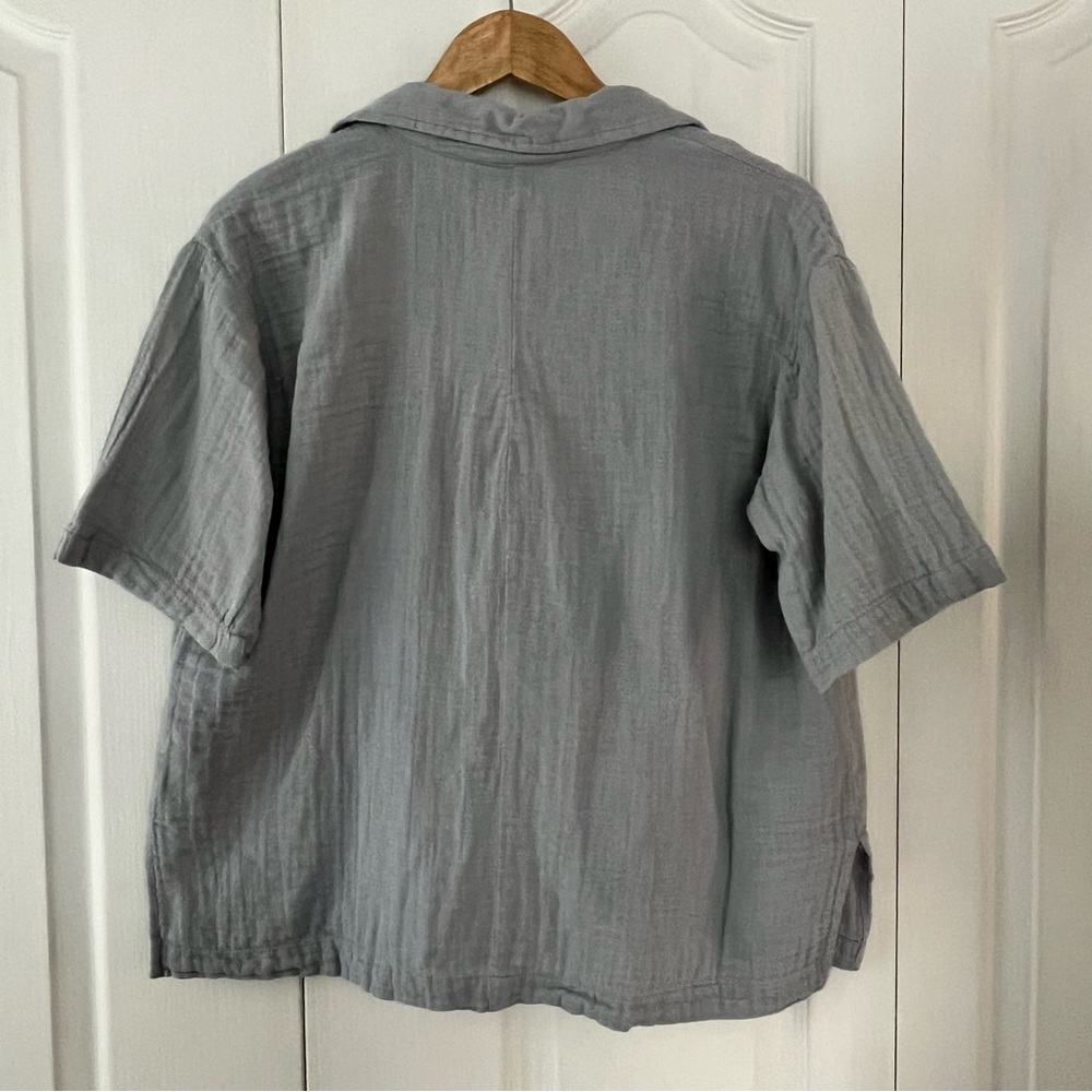 Asos Design Gray Gauzy Cotton Short Sleeve Button-Up Women Shirt Size 4. - Picture 2 of 6